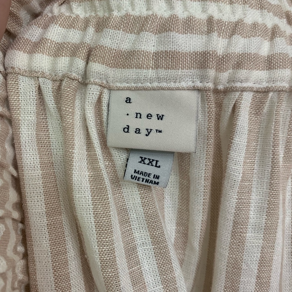 NWOT Tan & White Midi Skirt